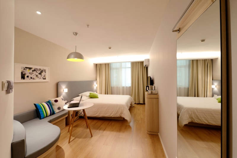 hotel-NICE-min_hotel_guest_room_new-634601